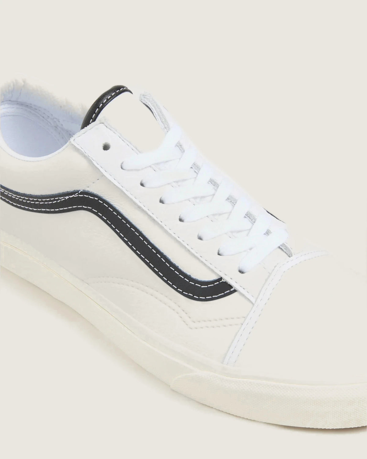 VANS UA Old Skool LEATHER WHITE/BLACK Cipő kép 4