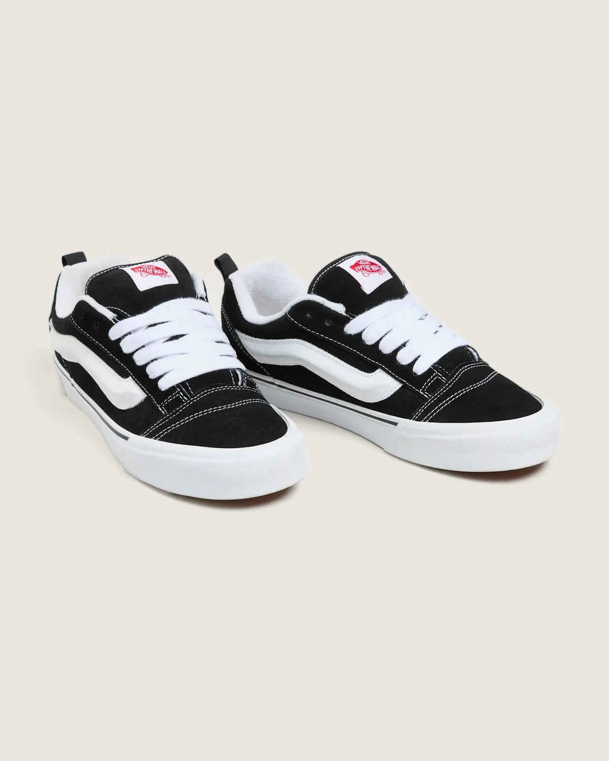 VANS Knu Skool BLACK/TRUE WHITE Cipő kép 3