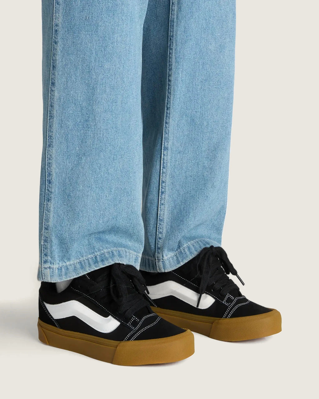 VANS Knu Skool BLACK/GUM Cipő kép 5