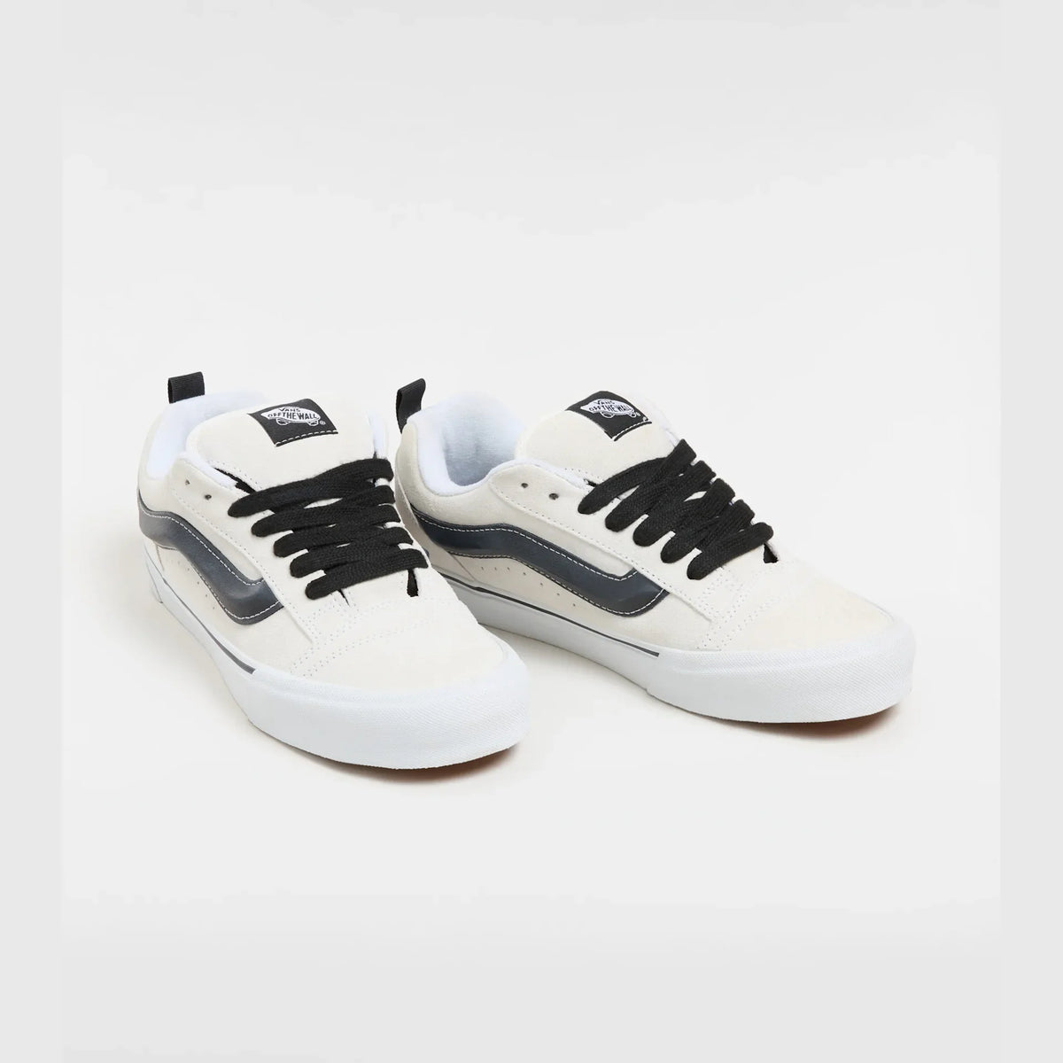 VANS Knu Skool SUEDE WHITE/BLACK Cipő kép 2
