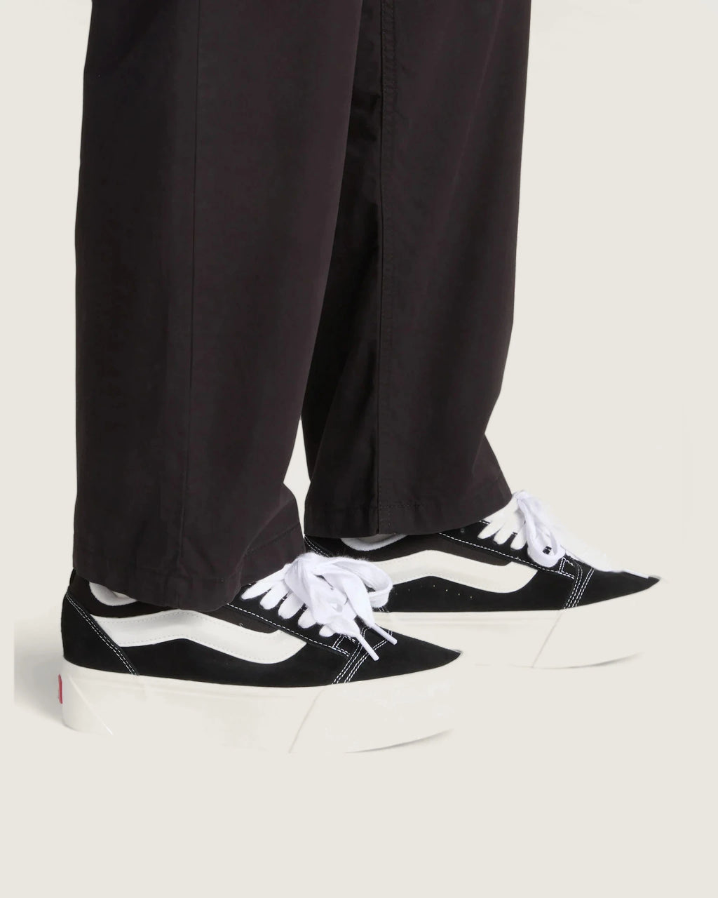 VANS Knu Stack Black/True White Cipő kép 6
