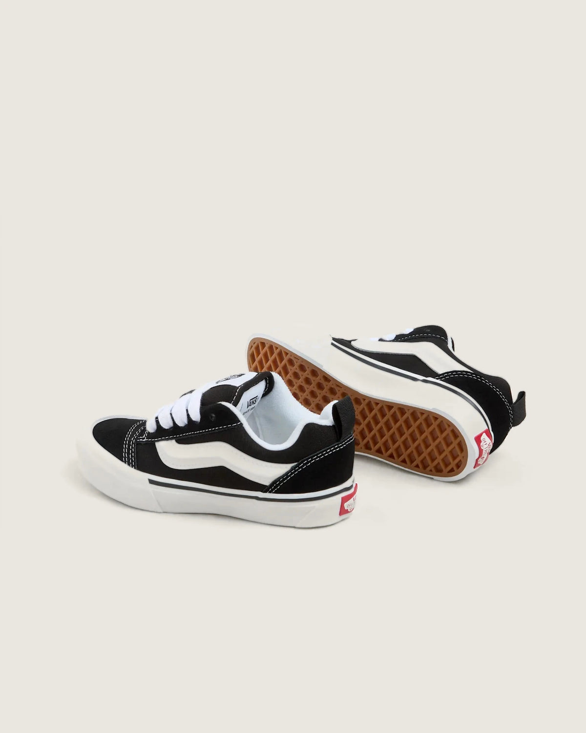 VANS Knu Skool BLACK/TRUE WHITE Cipő kép 3