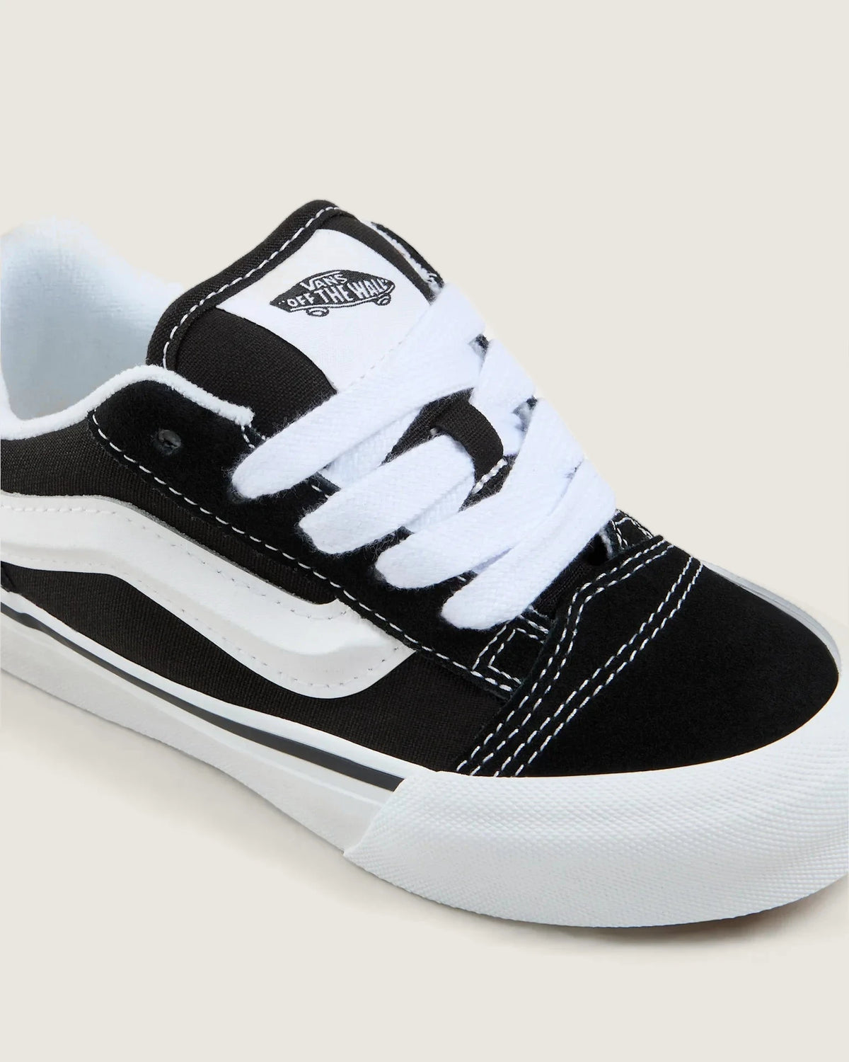 VANS Knu Skool BLACK/TRUE WHITE Cipő kép 4