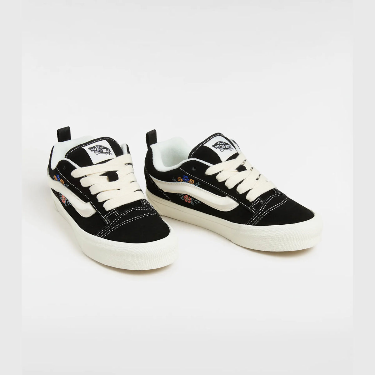 VANS Knu Skool BLACK FLORAL Cipő kép 2
