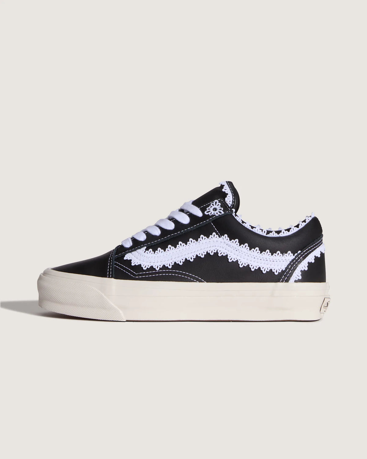 VANS LX Old Skool Coquette Black/White Cipő VN000D9VY281 - 1