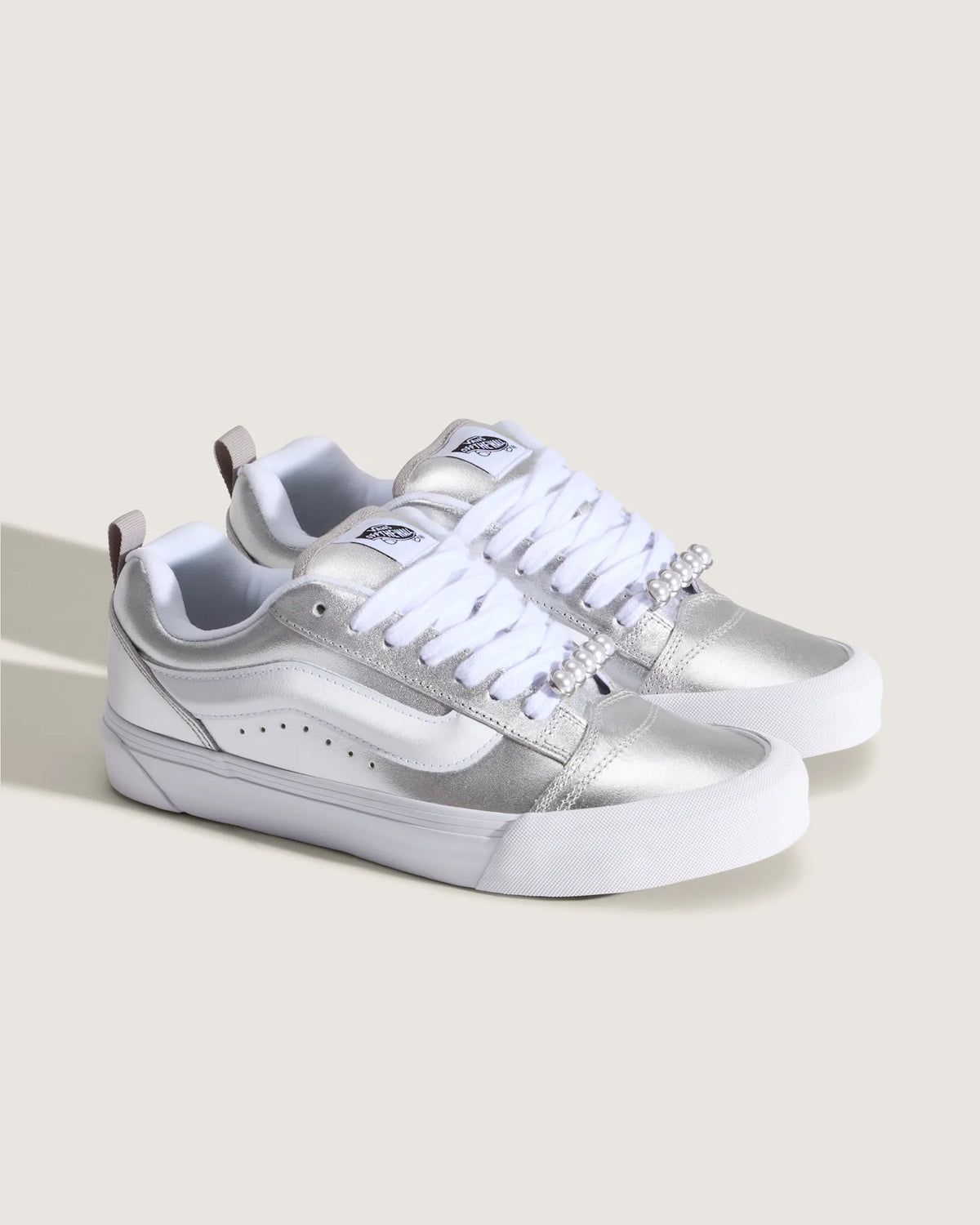 VANS Knu Skool METALLIC LEATHER SILVER Cipő VN000E9XSLV1 - 2